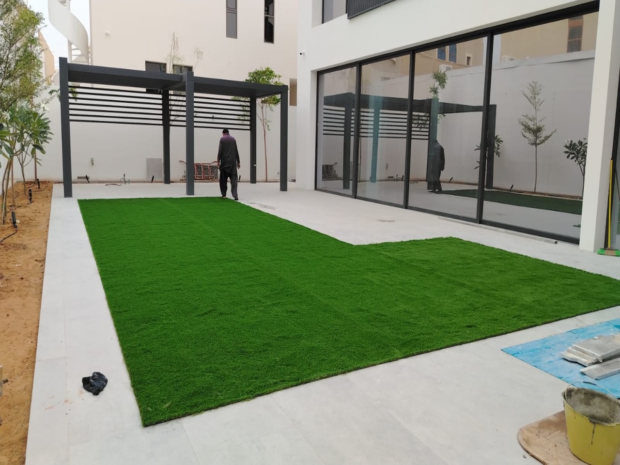 Modern luxury lawn maintenance in Dubai